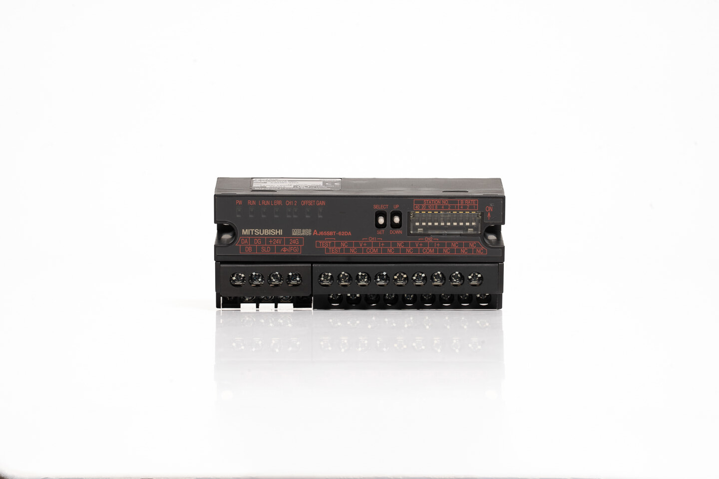 三菱 デジタル-アナログ変換ユニット AJ65SBT-62DA (08年製・端子台カバー破損)
