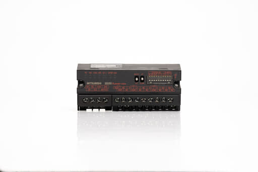 三菱 デジタル-アナログ変換ユニット AJ65SBT-62DA (08年製・端子台カバー破損)