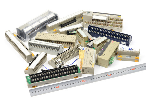 いろいろなインターフェース端子台 約2.5kg入り